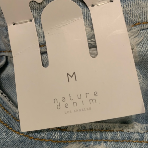 New with tags size medium Destroyed denim shorts - Picture 4 of 6